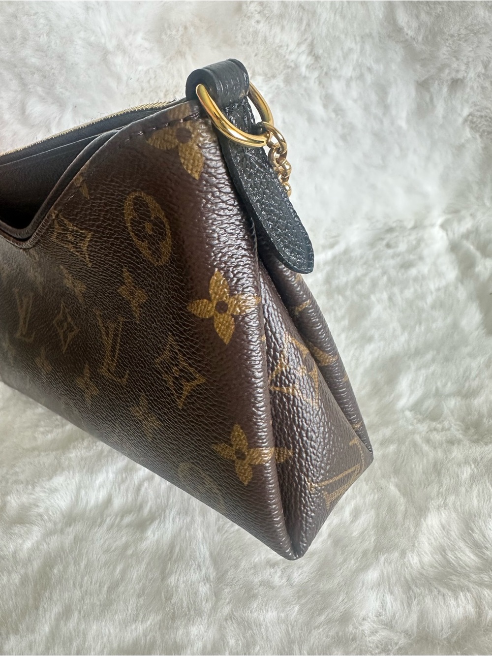 Louis Vuitton Monogram Canvas Shoulder Pallas with Gold Chain - Picture 4 of 15